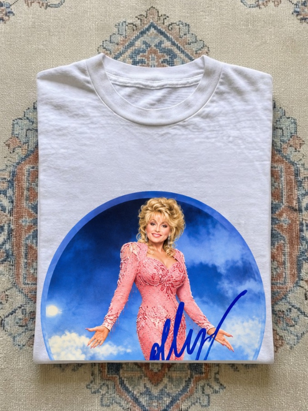Dolly Parton Country Music Singer Pink Dress Signature Vintage White T-Shirt
